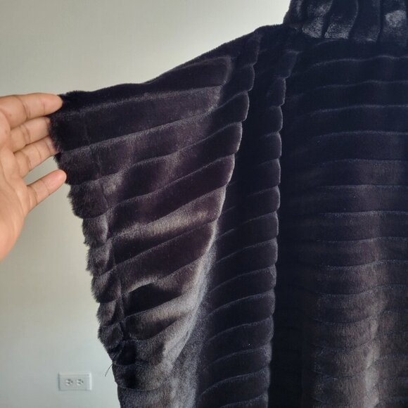 Vintage Concepts Faux Fur Poncho Cape Coat–Plush Ribbed Design, Black (Size M - Picture 10 of 12